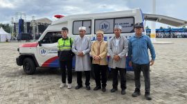 Foto bersama usai penyerahan bantuan (Istimewa)