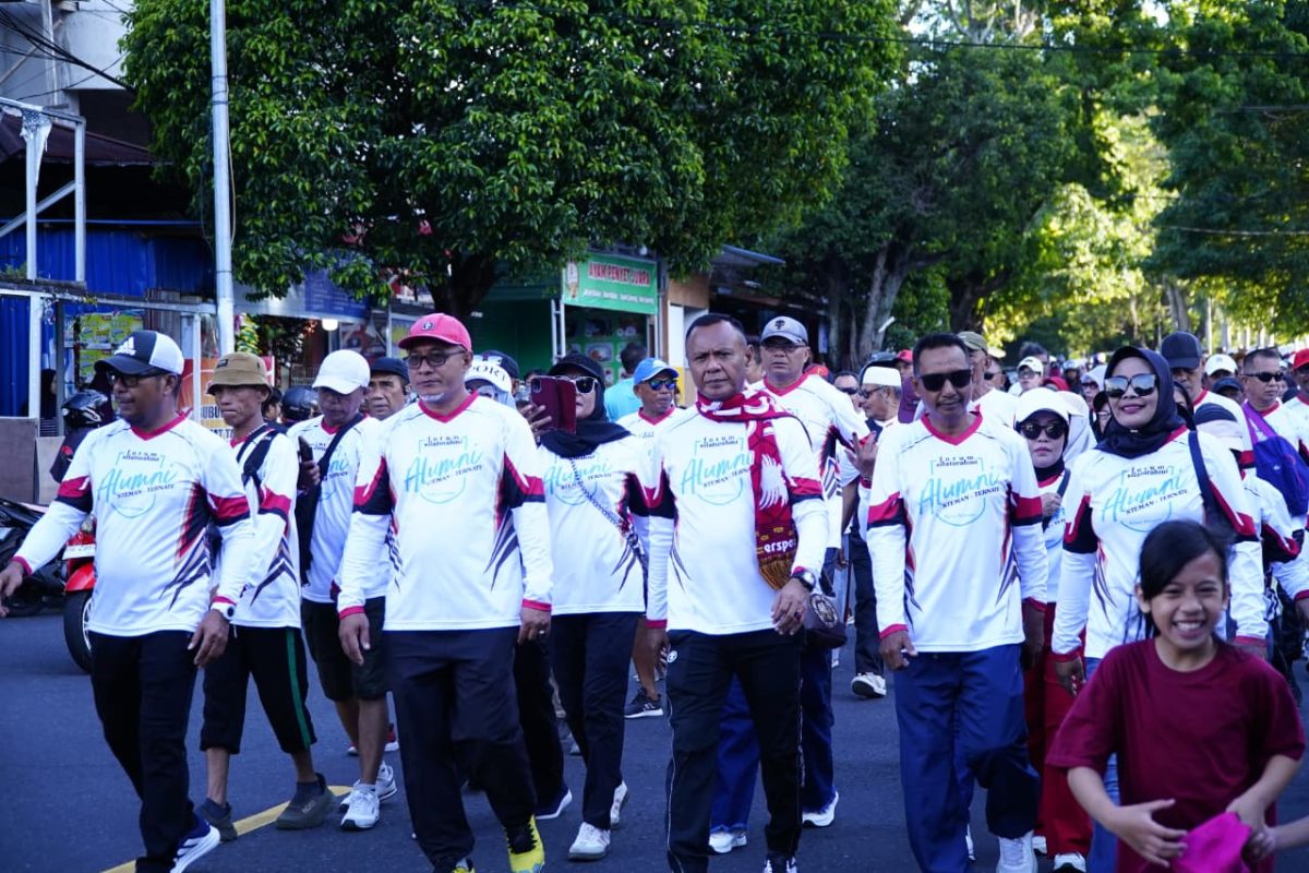 Jalan sehat bersama Wali Kota Tidore (Istimewa)