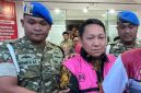 Aliong Mus saat dibawa ke Kejati Malut beberapa waktu lalu (Foto: Yasim)
