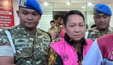Aliong Mus saat dibawa ke Kejati Malut beberapa waktu lalu (Foto: Yasim)