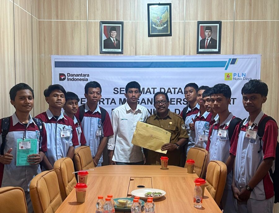Para peserta magang bersertifikat (Tim)